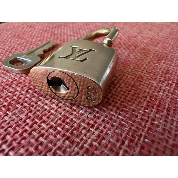 SOLD Louis Vuitton Lock and Key #308. Brass LV working lock & key. - Picture 10 of 10